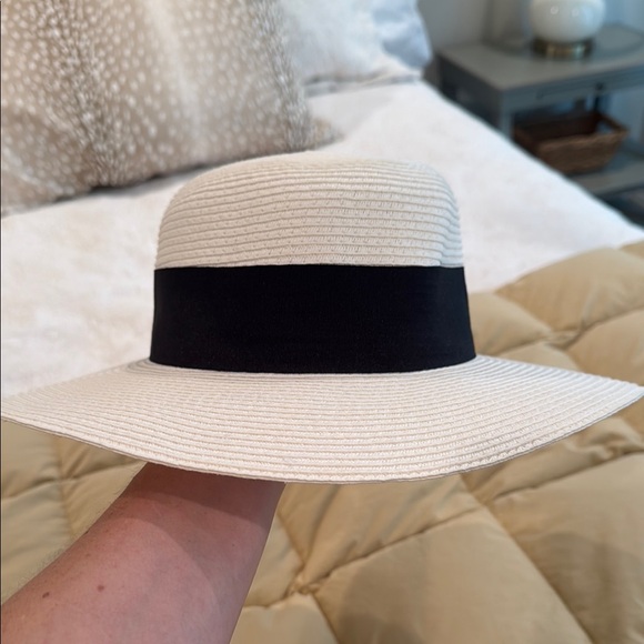 Tilley “Toyo” White and Black Wide Brim Sun Hat - Picture 2 of 5